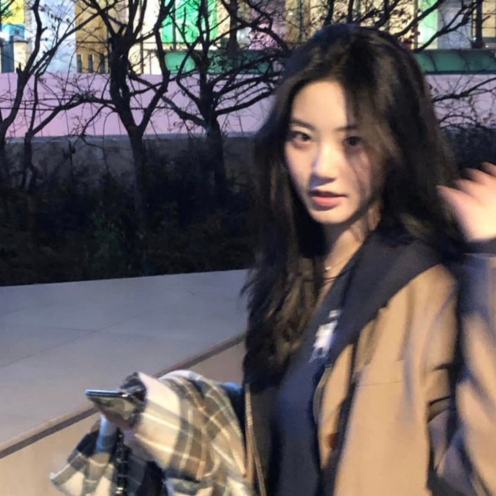 她与她的自画像